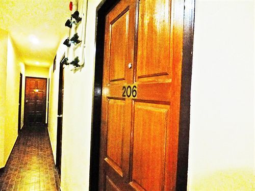 White Orchid Inn I Бангкок Экстерьер фото