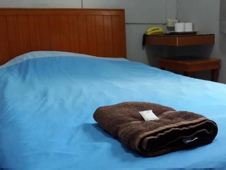 White Orchid Inn I Бангкок Экстерьер фото