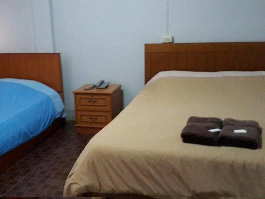 White Orchid Inn I Бангкок Экстерьер фото