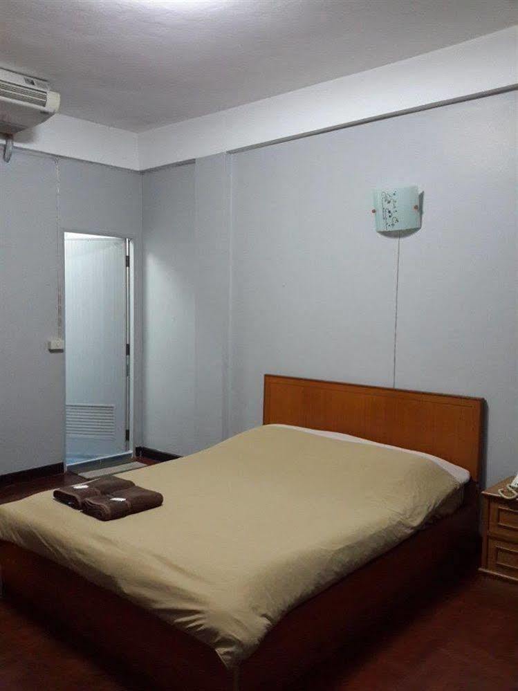 White Orchid Inn I Бангкок Экстерьер фото